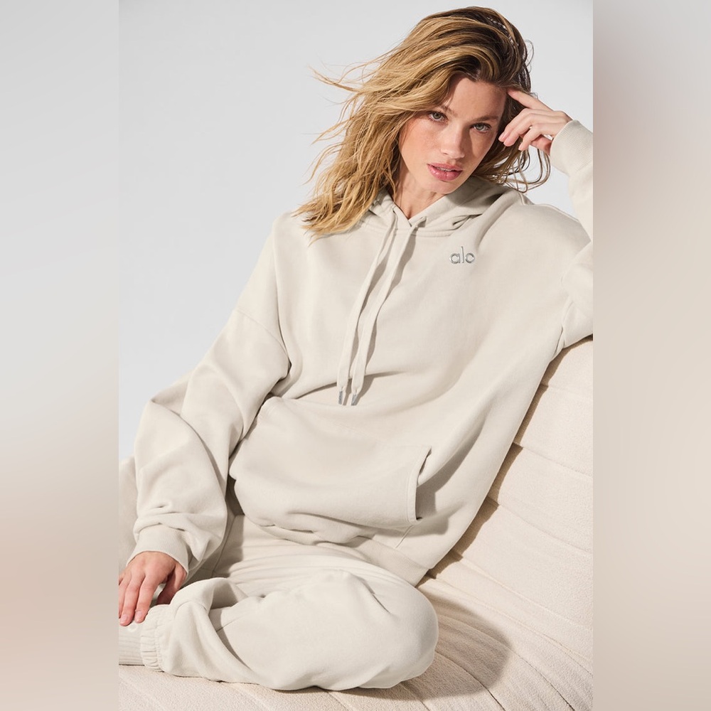 Alo Yoga Accolade Hoodie in Bone